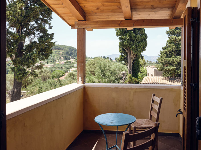 Image No.14-10 Bed Village House for sale