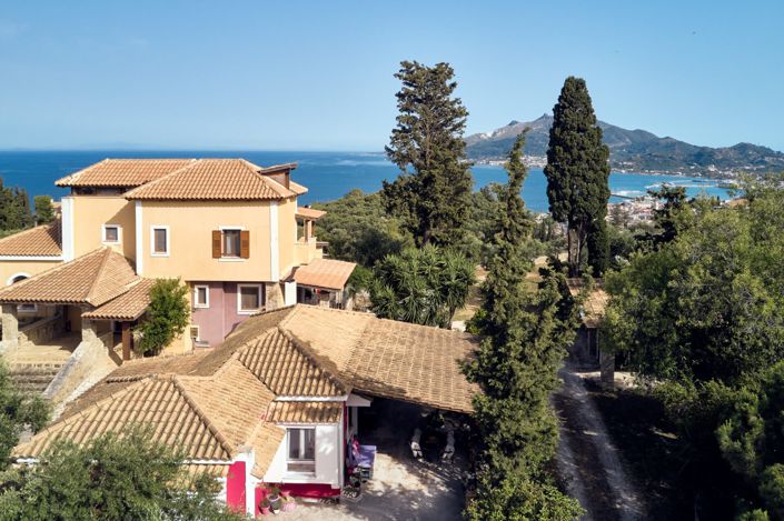 Image No.16-10 Bed Village House for sale