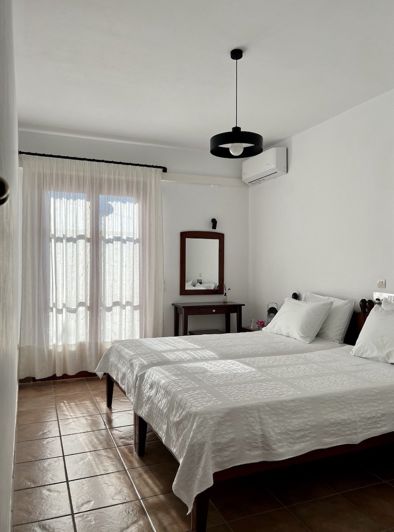 Image No.12-14 Bed Townhouse for sale