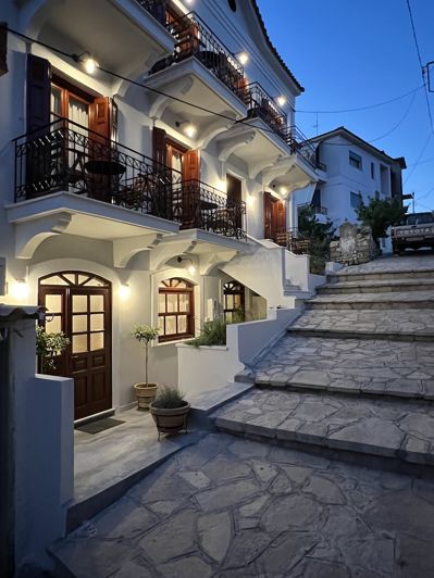 Image No.20-14 Bed Townhouse for sale