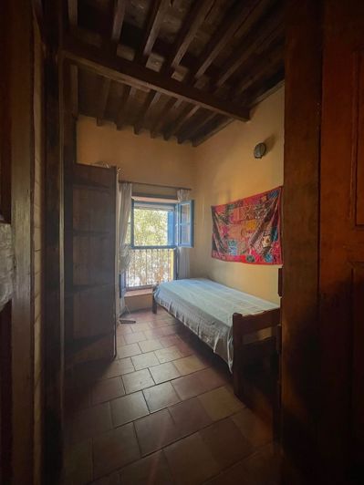 Image No.18-6 Bed Townhouse for sale