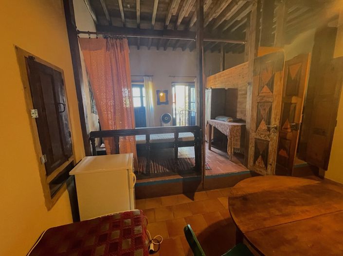 Image No.20-6 Bed Townhouse for sale