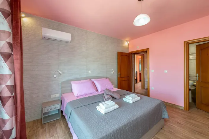 Image No.18-3 Bed Villa for sale