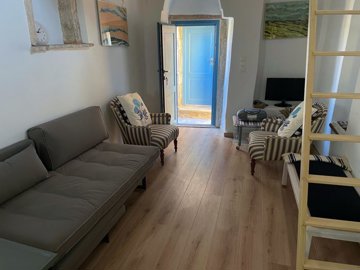 elxis-at-home-in-greece-traditional-home-in-c