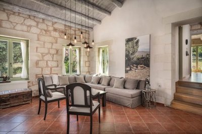 elxis-at-home-in-greececretan-countryside-hav