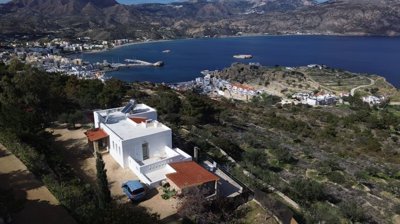 elxis-at-home-in-greece-big-villa-above-karpa