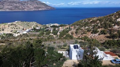 elxis-at-home-in-greece-big-villa-above-karpa
