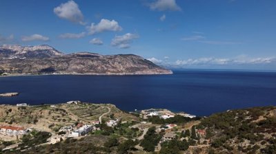 elxis-at-home-in-greece-big-villa-above-karpa