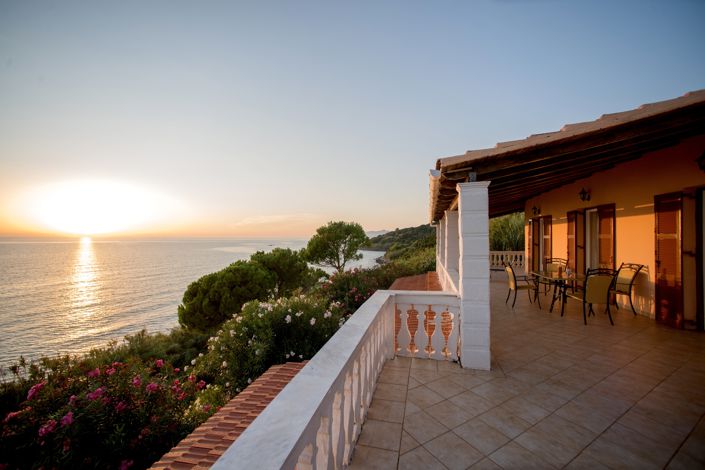 Image No.11-8 Bed Villa for sale