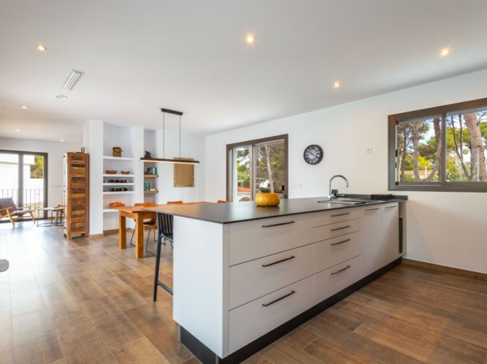 Image No.8-3 Bed Villa for sale