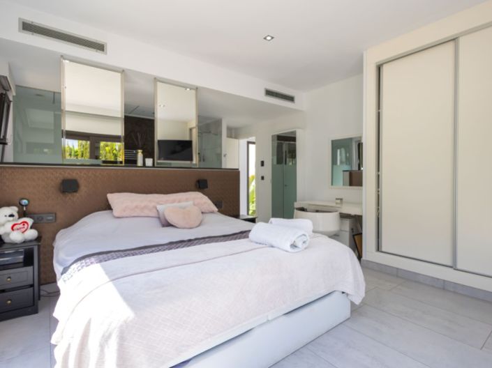 Image No.29-5 Bed Villa for sale