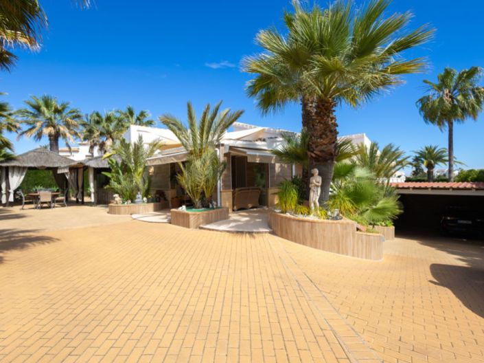 Image No.58-4 Bed Villa for sale