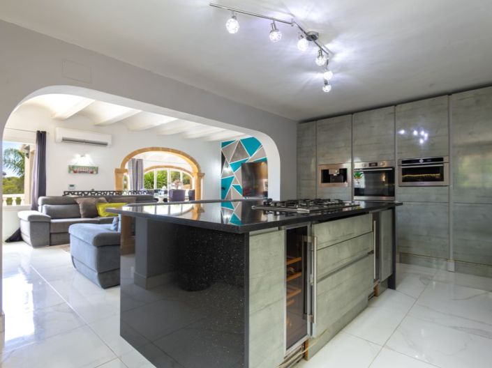 Image No.11-6 Bed Villa for sale