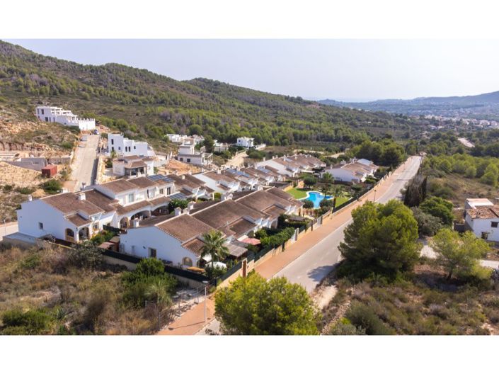 Image No.1-2 Bed House for sale