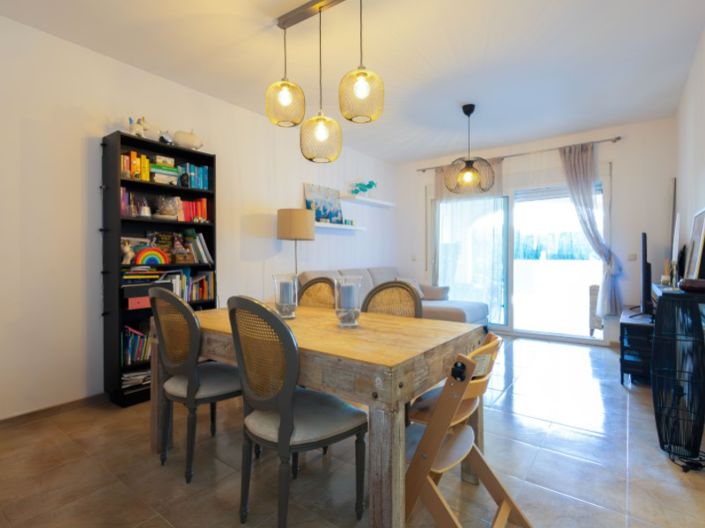 Image No.12-2 Bed House for sale