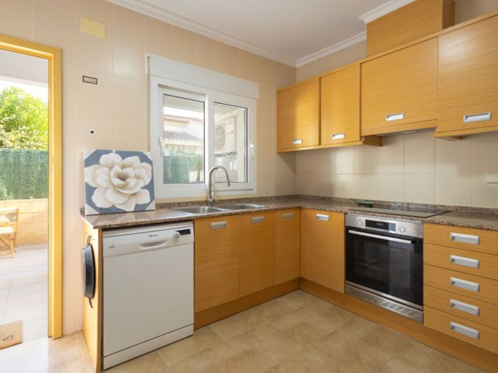 Image No.7-2 Bed House for sale