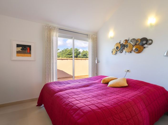 Image No.20-4 Bed Apartment for sale