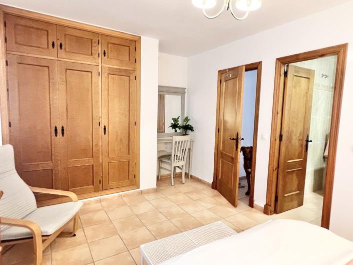 Image No.10-4 Bed Villa / Detached for sale