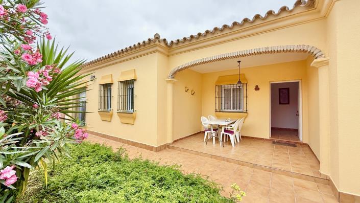 Image No.1-3 Bed Villa / Detached for sale