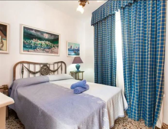 Image No.11-3 Bed Property for sale