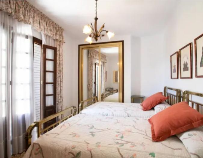 Image No.12-3 Bed Property for sale