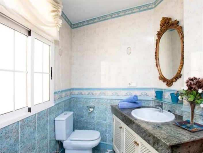 Image No.18-3 Bed Property for sale