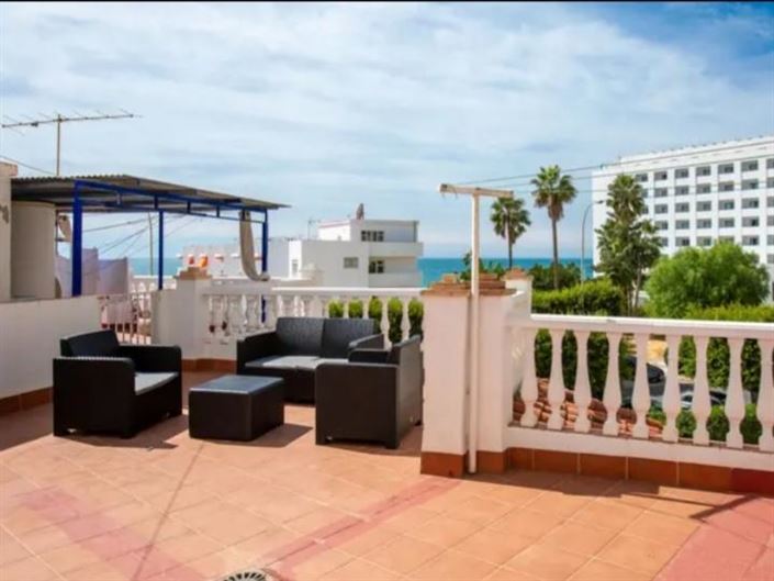 Image No.27-3 Bed Property for sale