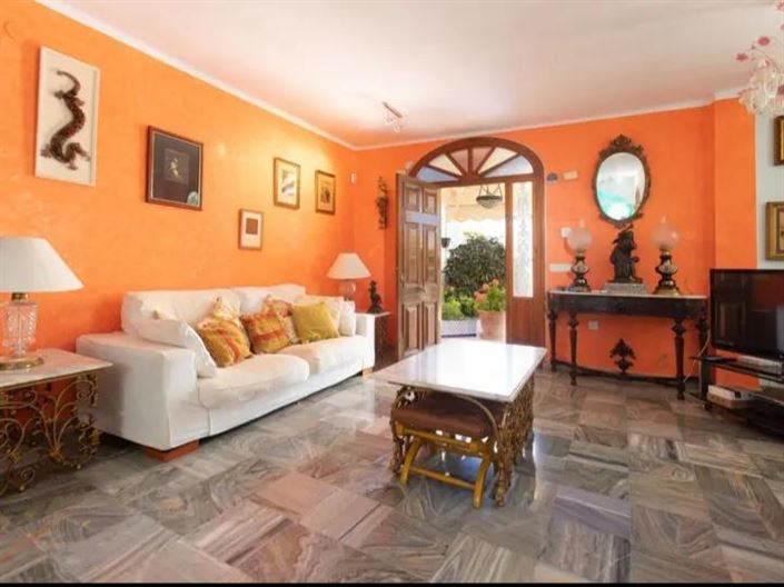 Image No.3-3 Bed Property for sale