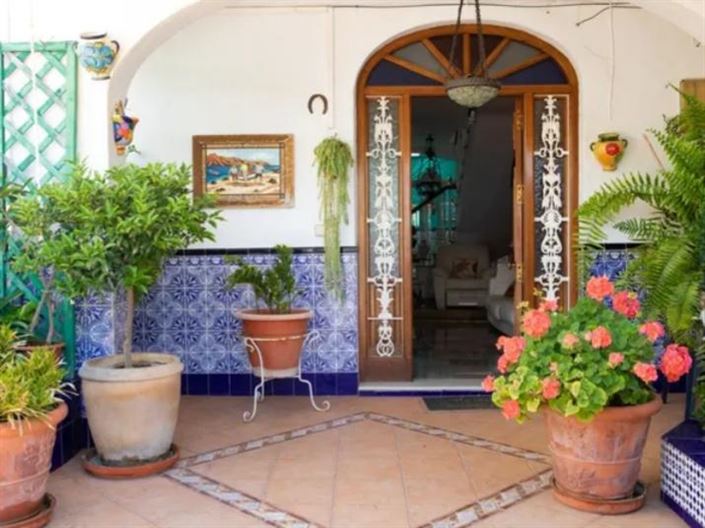 Image No.30-3 Bed Property for sale