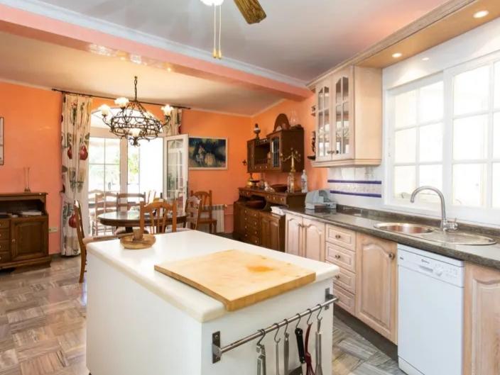 Image No.7-3 Bed Property for sale