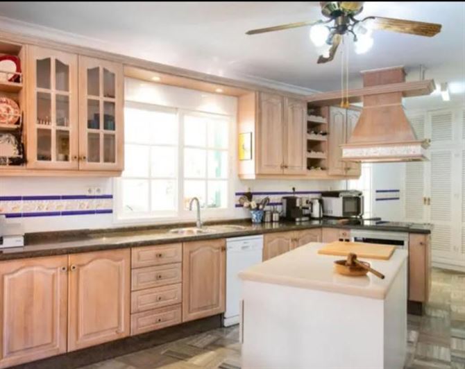 Image No.8-3 Bed Property for sale