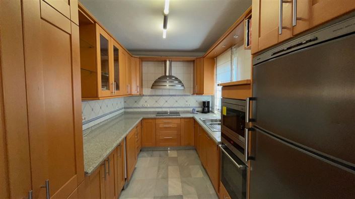 Image No.10-4 Bed Property for sale