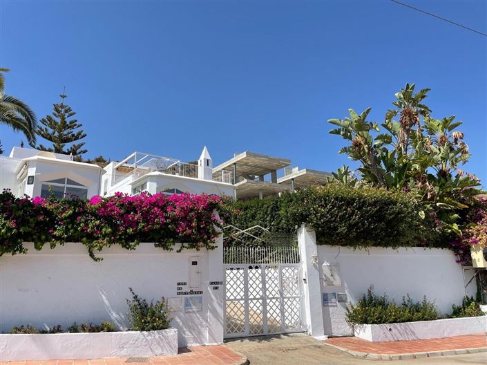 Image No.41-4 Bed Property for sale