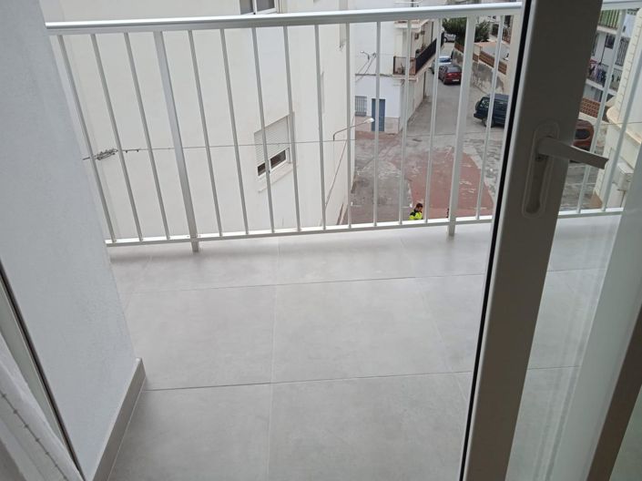 Image No.20-2 Bed Property for sale