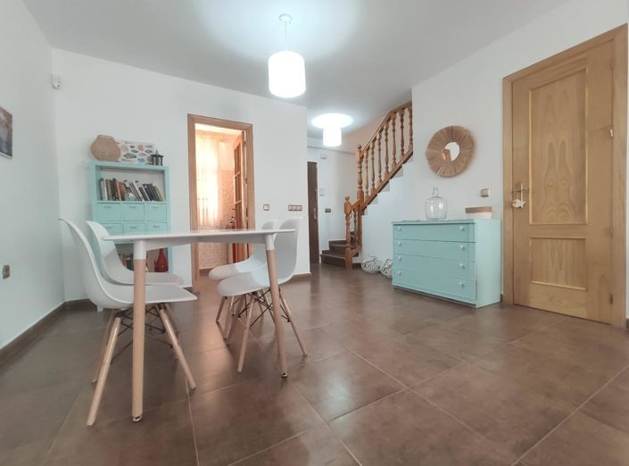 Image No.13-3 Bed Property for sale