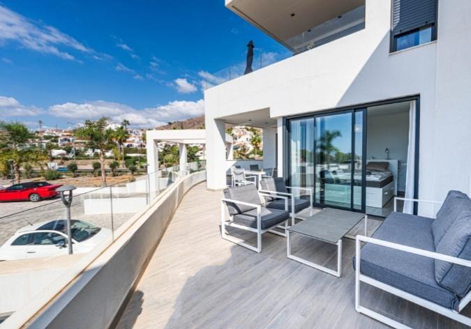 Image No.3-3 Bed Property for sale