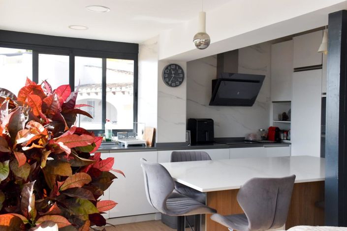 Image No.9-3 Bed Property for sale