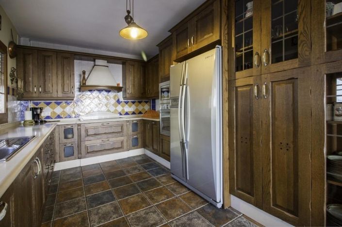 Image No.11-7 Bed Property for sale