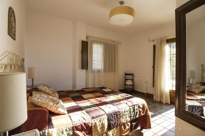 Image No.16-7 Bed Property for sale