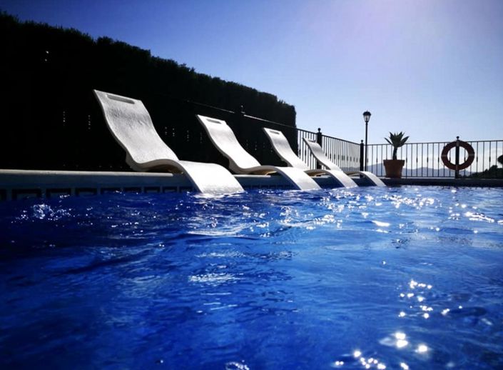 Image No.2-7 Bed Property for sale