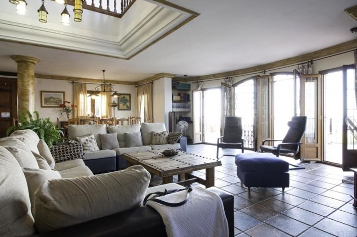 Image No.3-7 Bed Property for sale