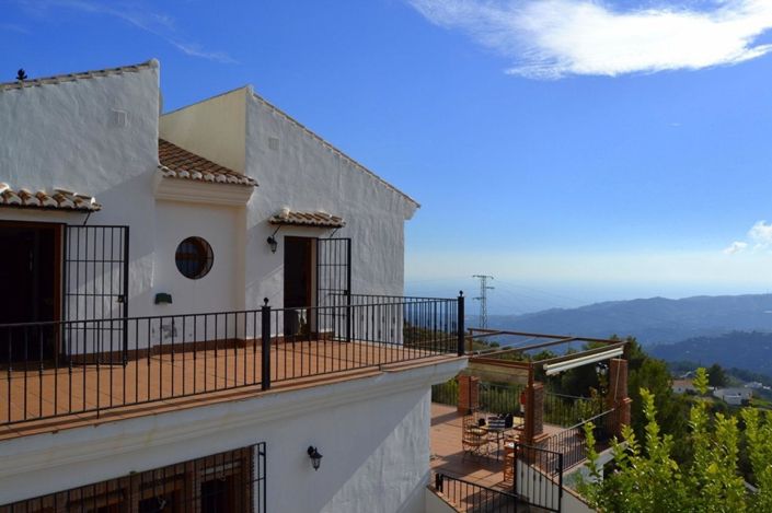 Image No.30-7 Bed Property for sale