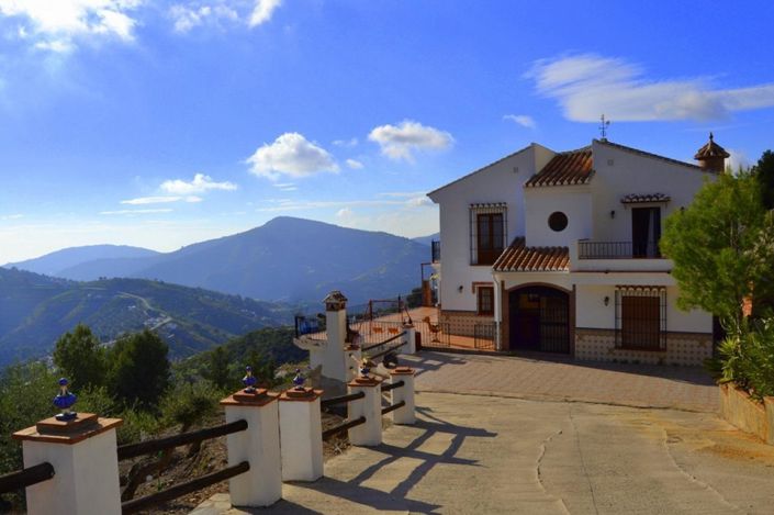 Image No.35-7 Bed Property for sale