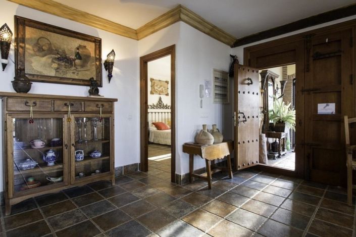 Image No.5-7 Bed Property for sale