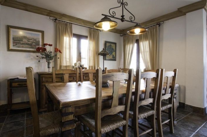 Image No.6-7 Bed Property for sale