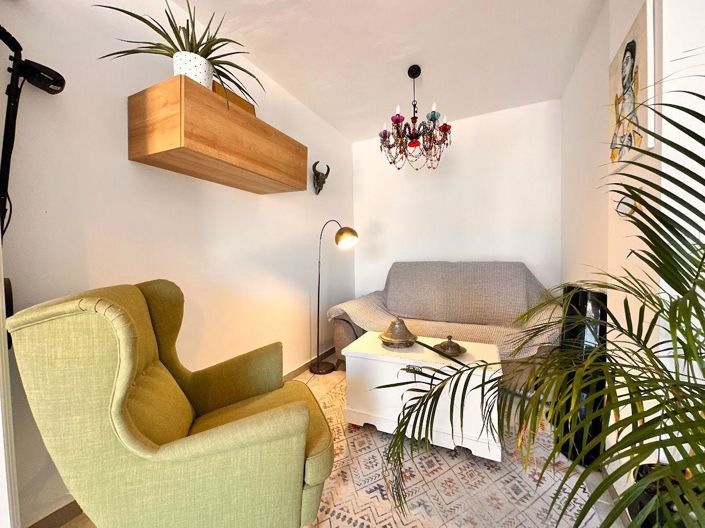 Image No.10-2 Bed Property for sale