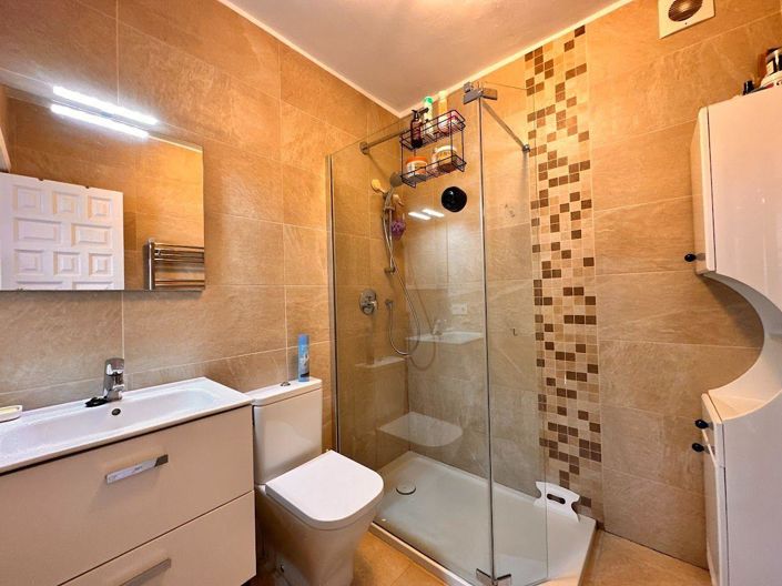 Image No.14-2 Bed Property for sale