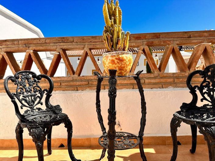 Image No.24-2 Bed Property for sale