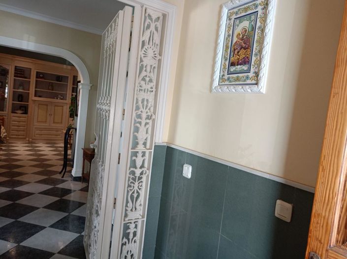 Image No.10-2 Bed Property for sale