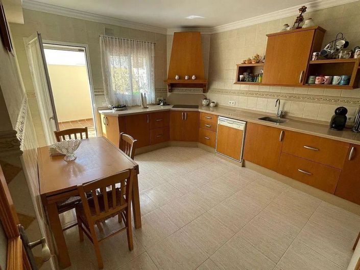 Image No.10-3 Bed Property for sale